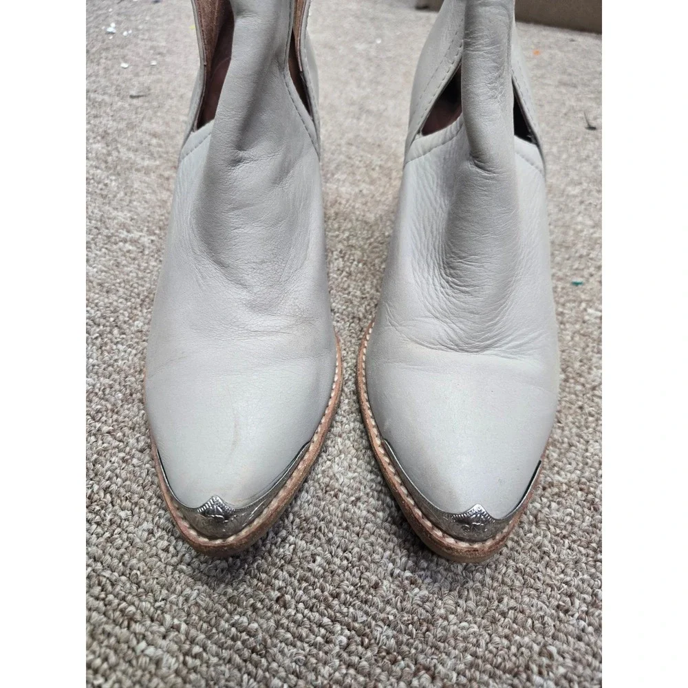 Jeffrey Campbell Taupe Leather Western Ankle Boots Metal Tip Size 8 FLAWS Rodeo
